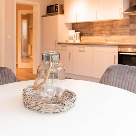 Apartment Life 4 -